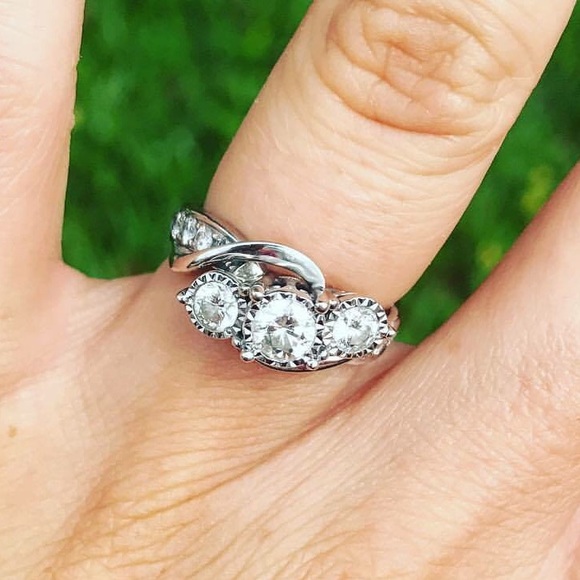 1 Carat Engagement Ring - Picture 1 of 2